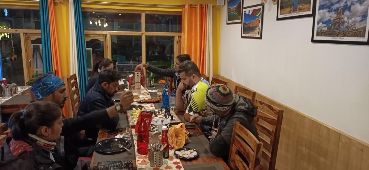 Hotel The Alpinist Cafe And Retreat Kaza Exterior foto