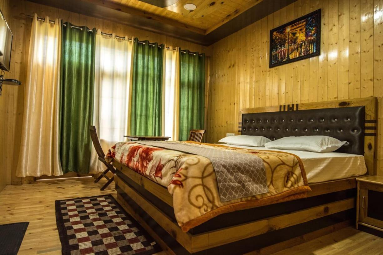 Hotel The Alpinist Cafe And Retreat Kaza Exterior foto