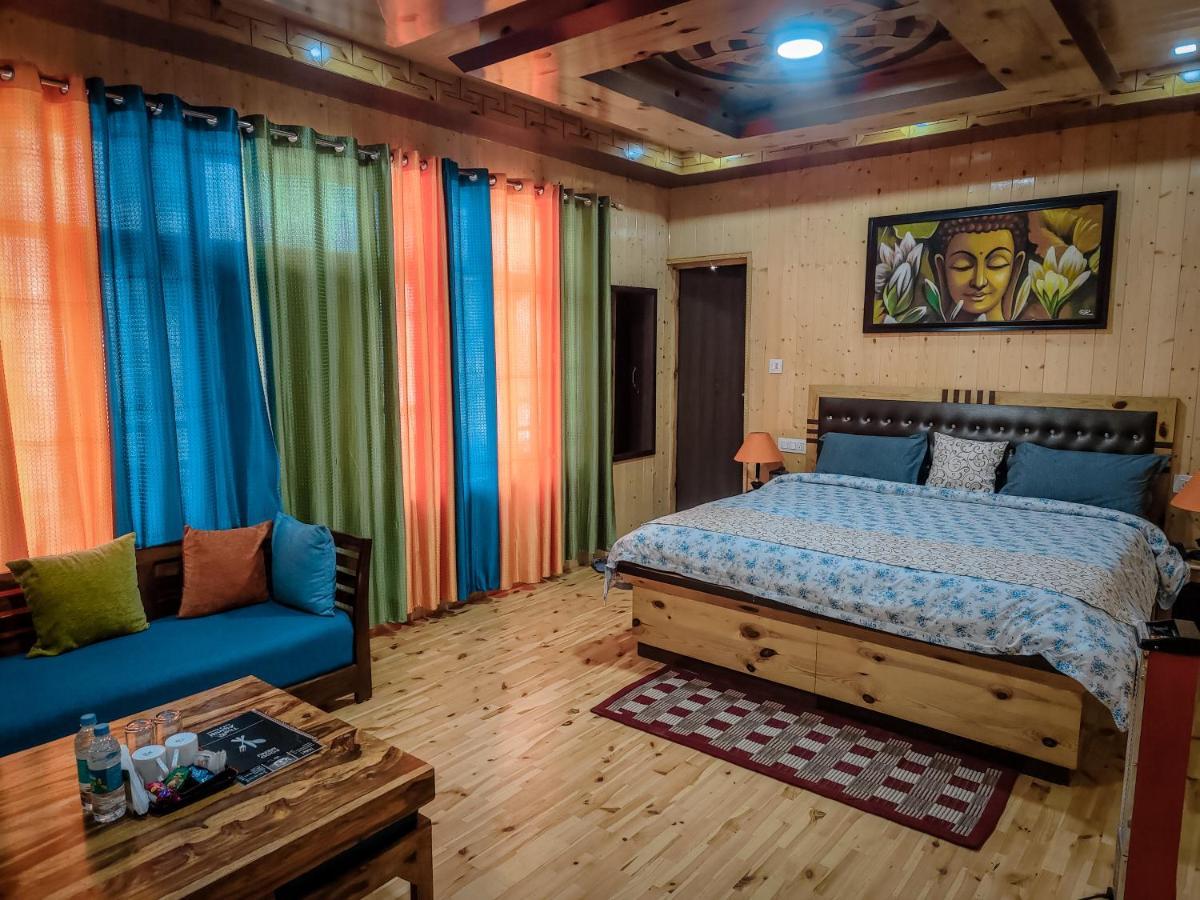Hotel The Alpinist Cafe And Retreat Kaza Exterior foto