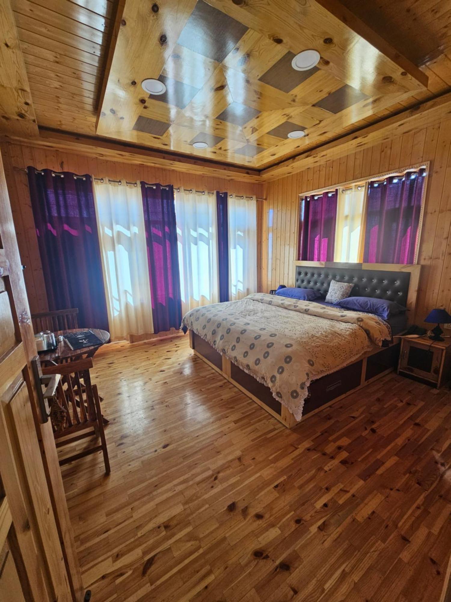 Hotel The Alpinist Cafe And Retreat Kaza Habitación foto