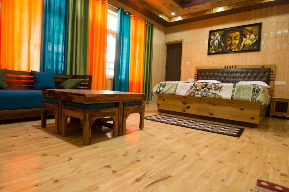 Hotel The Alpinist Cafe And Retreat Kaza Exterior foto