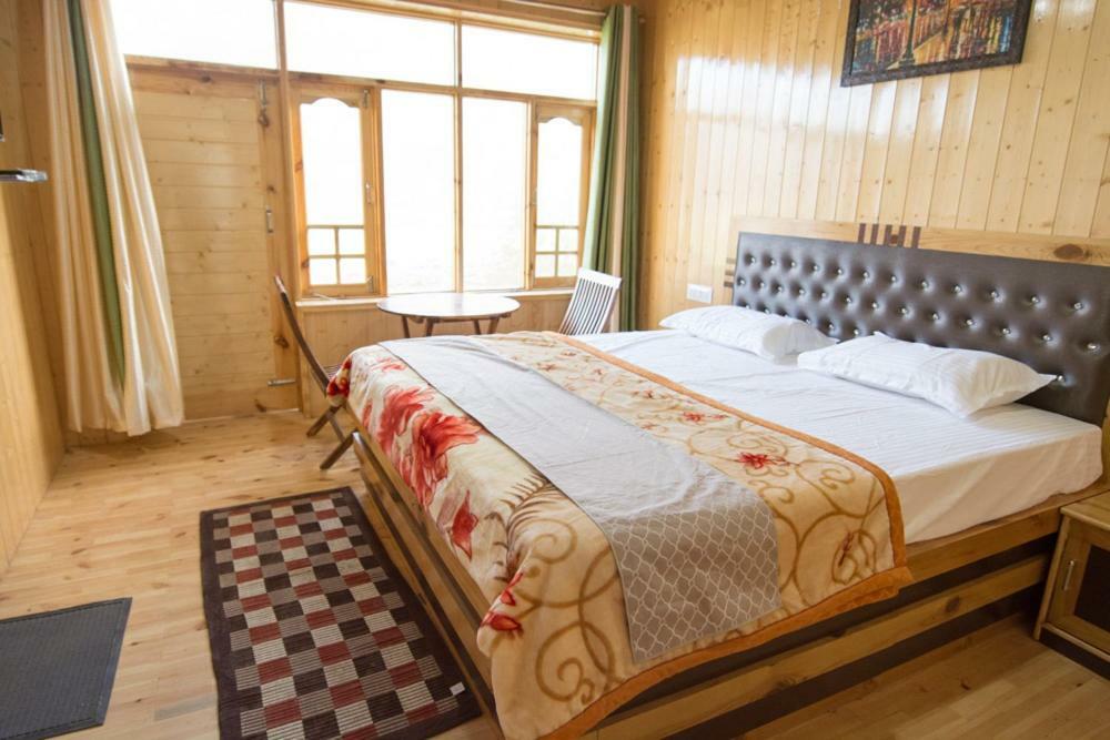 Hotel The Alpinist Cafe And Retreat Kaza Exterior foto